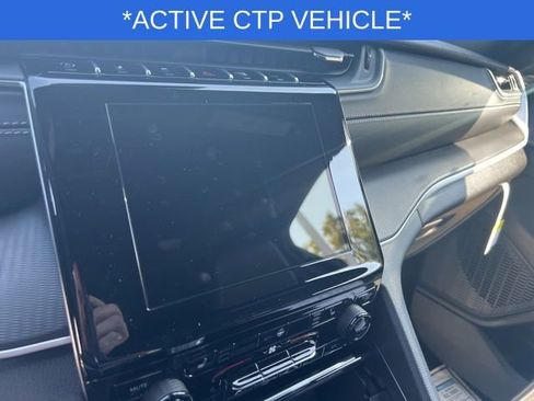 New 2025 Jeep Grand Cherokee Laredo image 11