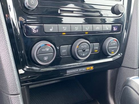 Used 2022 Volkswagen Passat 2.0T image 12