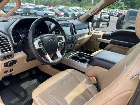 Used 2017 Ford F250 Lariat w/ Lariat Ultimate Package AWD/4WD image 7
