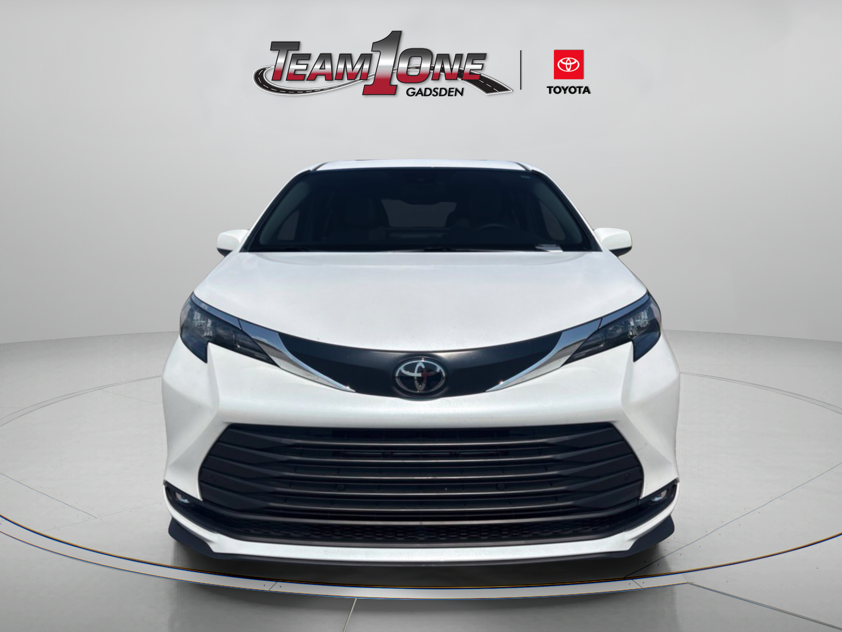 Certified 2026 Toyota Sienna XLE FWD image 4