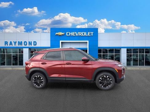 Used 2022 Chevrolet TrailBlazer LT AWD/4WD image 2