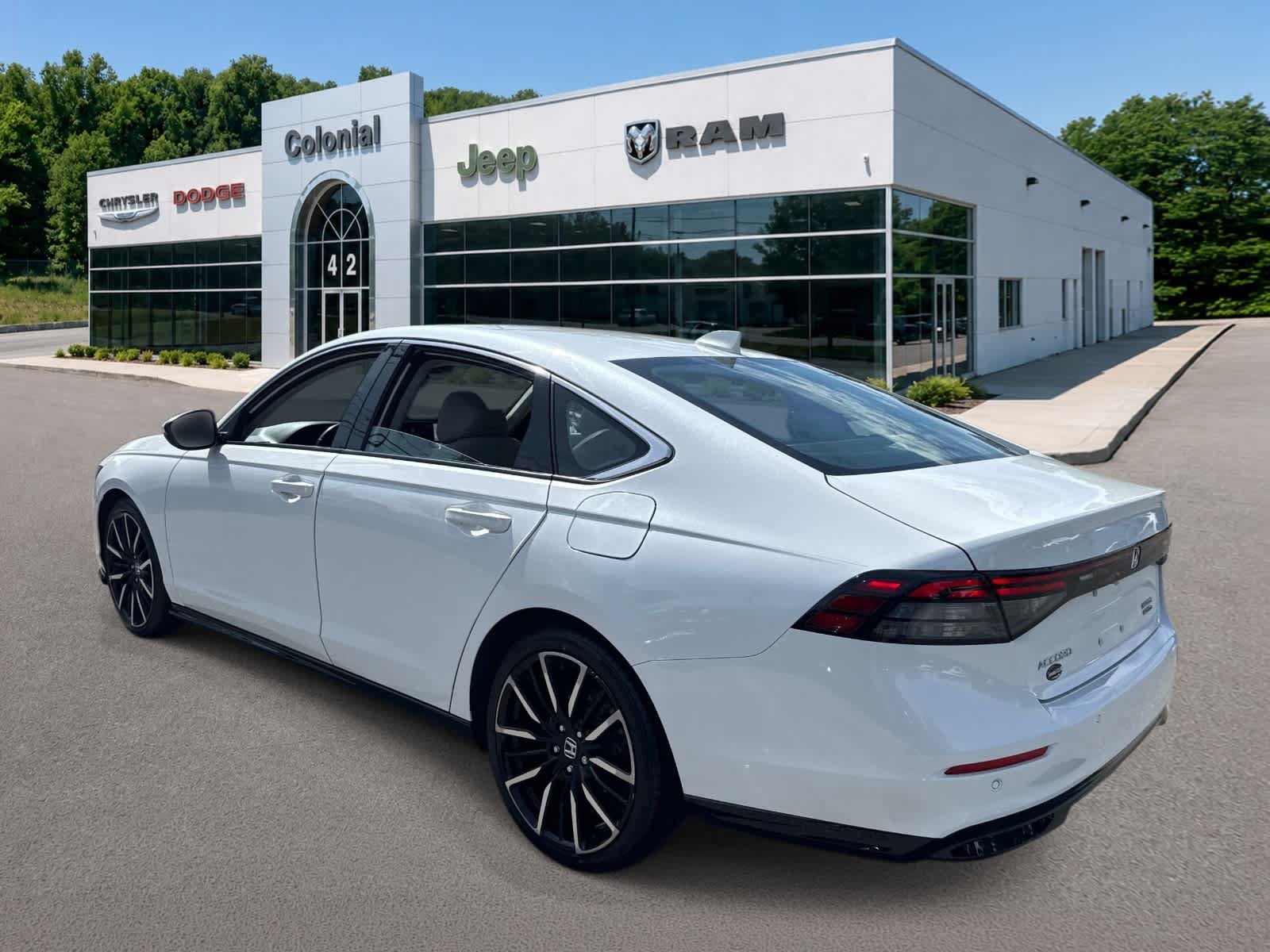 Used 2023 Honda Accord Touring image 3