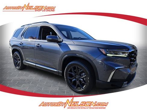 Used 2025 Honda Pilot Touring image 1