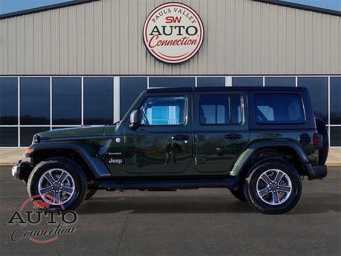 Used 2022 Jeep Wrangler Unlimited Sahara image 4