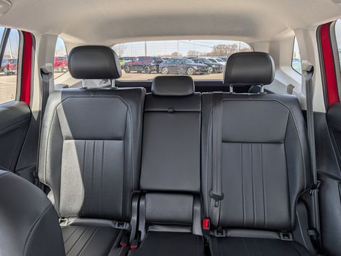 Certified 2022 Volkswagen Tiguan SE image 13