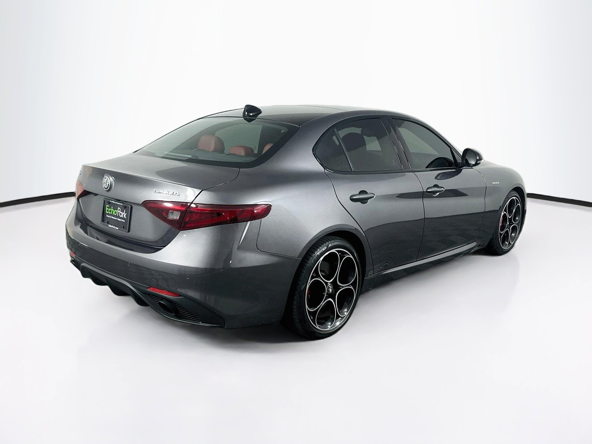 Used 2023 Alfa Romeo Giulia Veloce RWD image 9