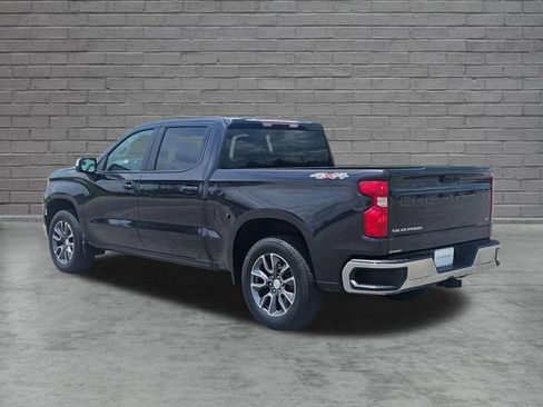 Used 2023 Chevrolet Silverado 1500 LT AWD/4WD image 3