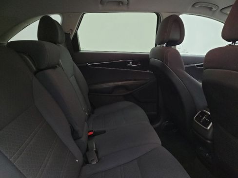 Used 2016 Kia Sorento FWD image 19