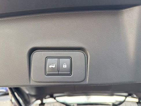 Used 2021 Nissan Rogue SL w/ Premium Package image 18