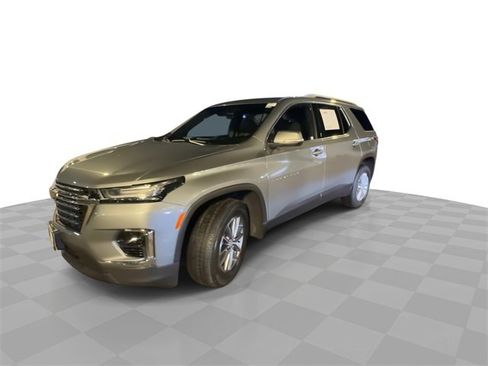 Used 2023 Chevrolet Traverse LT w/ LPO, Floor Liner Package image 4