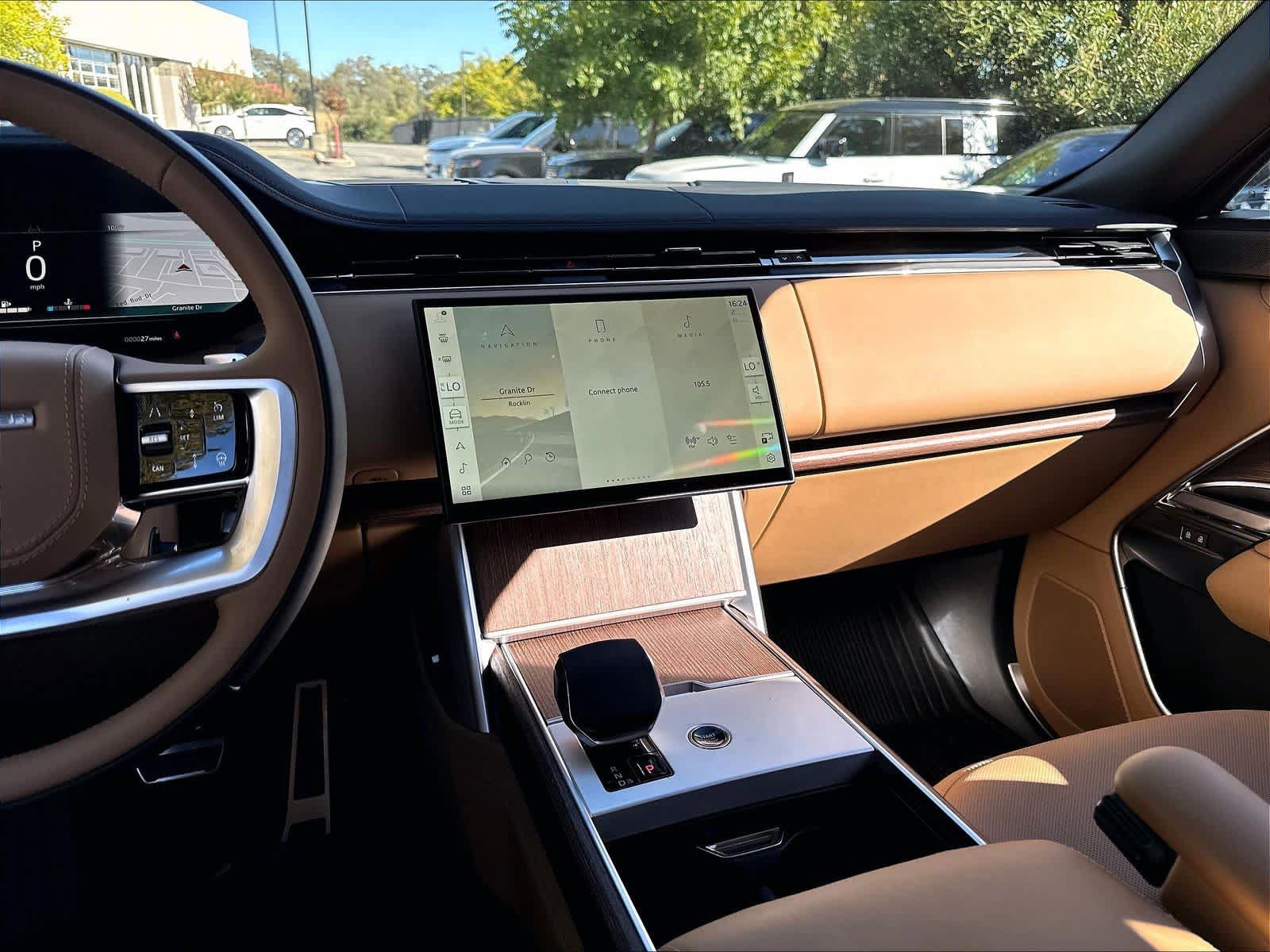 New 2026 Land Rover Range Rover Long Wheelbase SE AWD/4WD image 9