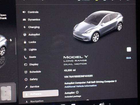 Used 2022 Tesla Model Y Long Range image 29