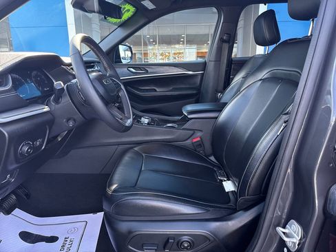 Used 2024 Jeep Grand Cherokee L Limited w/ Luxury Tech Group II image 11