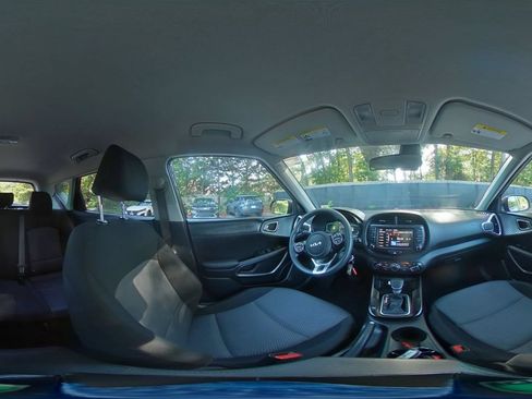 Used 2025 Kia Soul LX w/ LX Technology Package FWD image 35