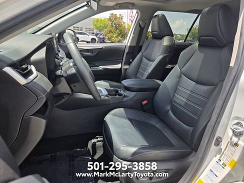 Used 2021 Toyota RAV4 XLE Premium AWD/4WD image 9