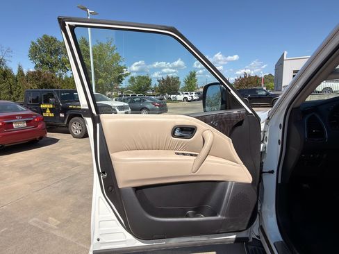 Used 2024 Nissan Armada Platinum w/ Captain's Chairs Package image 9