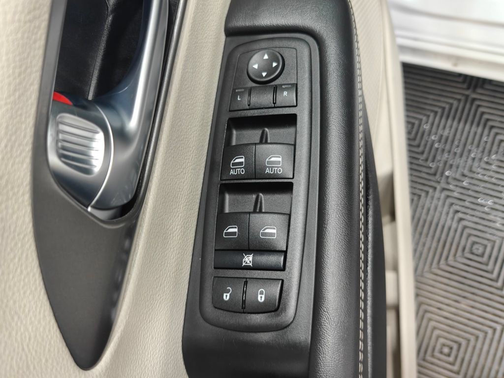 Used 2024 Chrysler Pacifica Touring-L FWD image 56