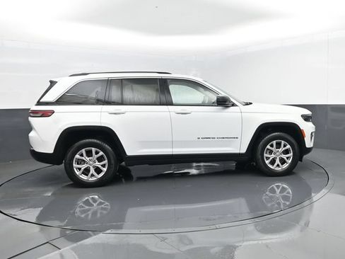 Used 2022 Jeep Grand Cherokee Limited AWD/4WD image 4