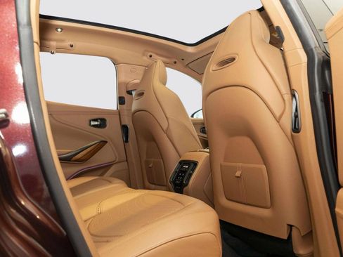 Used 2022 Aston Martin DBX AWD/4WD image 46