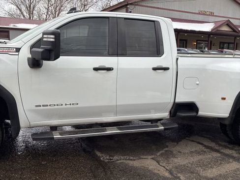 Used 2023 GMC Sierra 3500 Pro w/ Convenience Package image 3