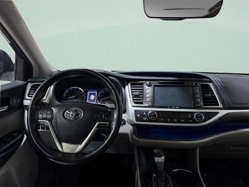 Used 2018 Toyota Highlander Limited Platinum AWD/4WD image 11