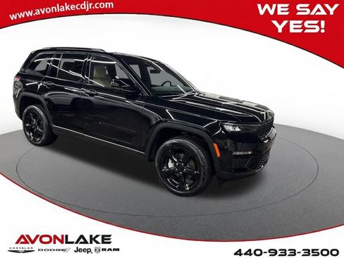 New 2025 Jeep Grand Cherokee Limited w/ Black Appearance Package image 7