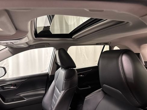 Used 2019 Toyota RAV4 XLE Premium w/ Cold Weather Package FWD image 26
