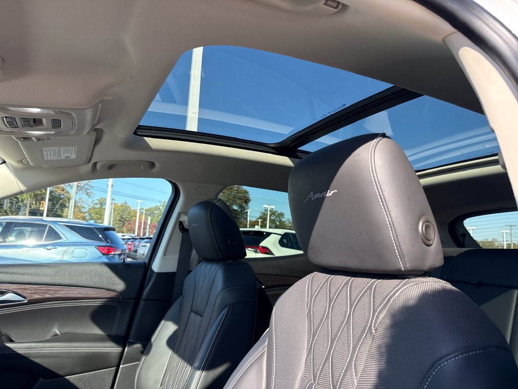 Certified 2022 Buick Envision Avenir w/ Technology Package II AWD/4WD image 18