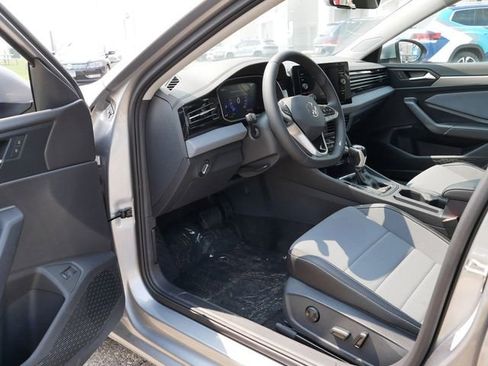 New 2025 Volkswagen Jetta SE FWD image 7