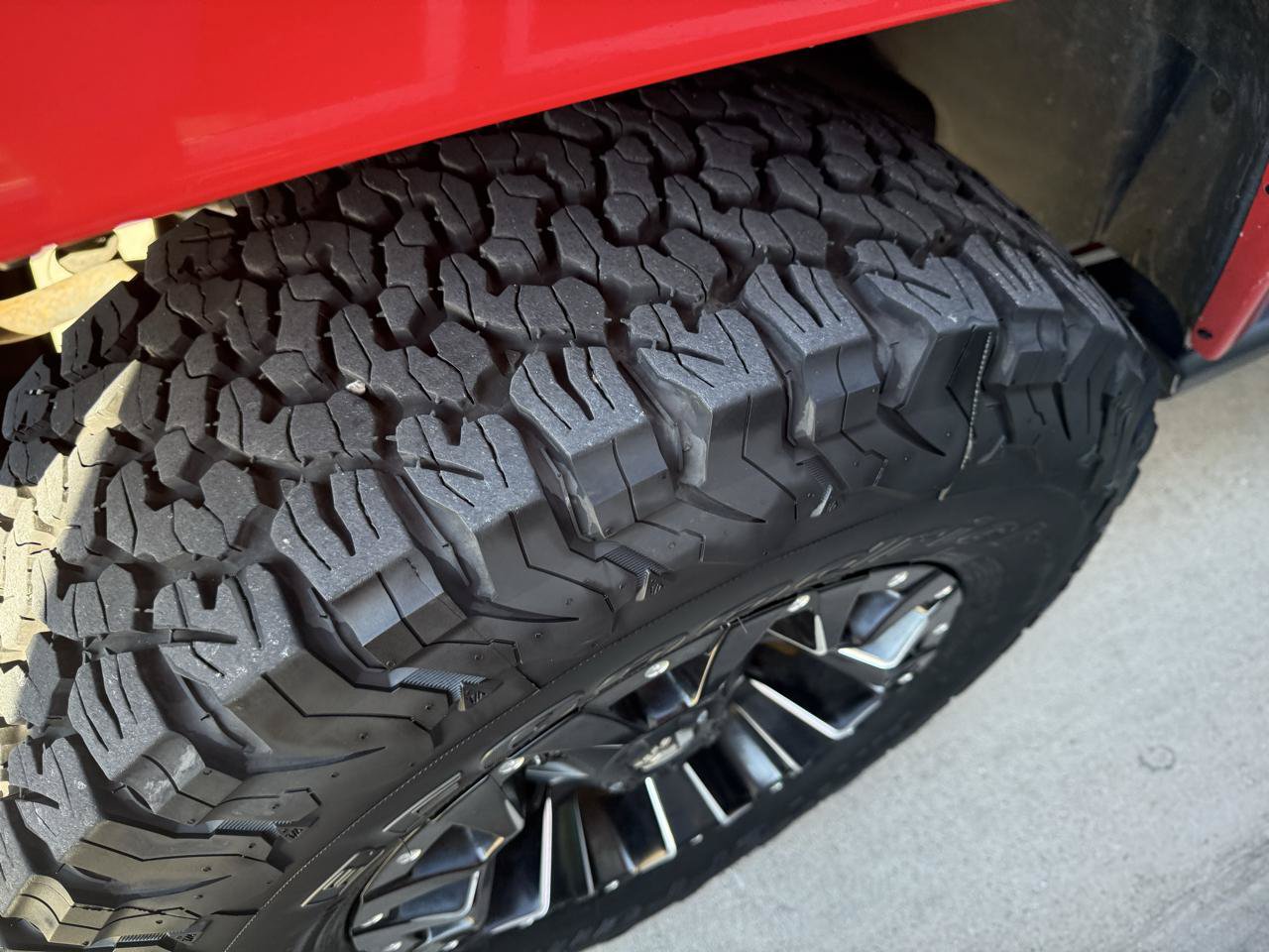 Used 2013 Jeep Wrangler Unlimited Sahara w/ Dual Top Group AWD/4WD image 8