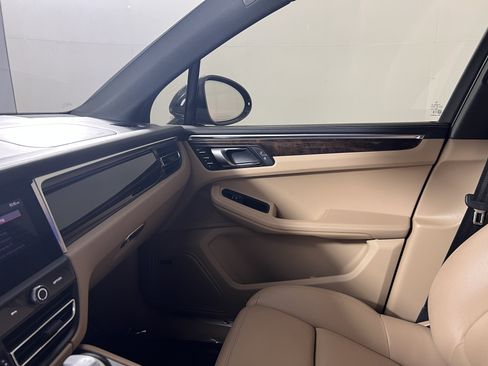 Certified 2024 Porsche Macan S AWD/4WD image 14
