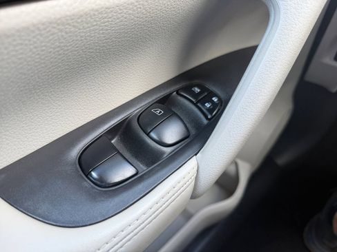 Used 2022 Nissan Rogue Sport SL w/ Premium Package FWD image 19