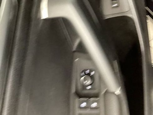 Used 2018 Volkswagen Tiguan SEL AWD/4WD image 18