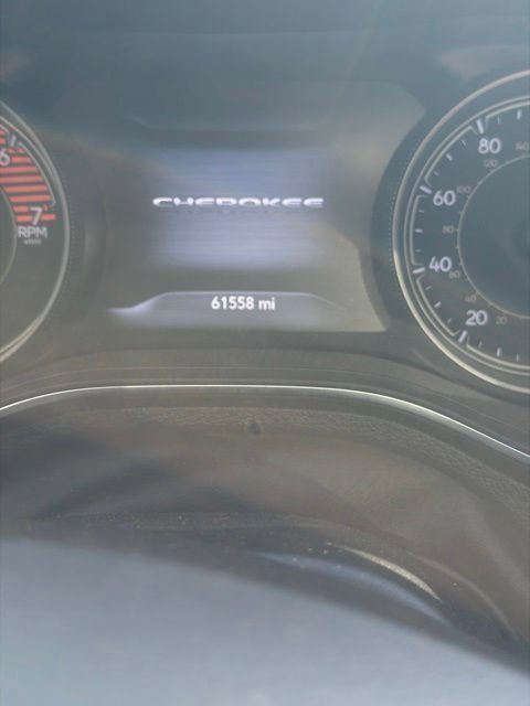 Used 2020 Jeep Cherokee Limited AWD/4WD image 5