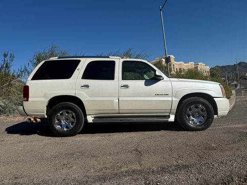 Used 2004 Cadillac Escalade 2WD image 4
