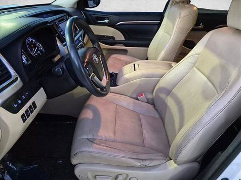 Used 2015 Toyota Highlander Limited Platinum AWD/4WD image 16