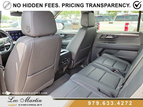 Used 2025 Chevrolet Suburban LT RWD image 11