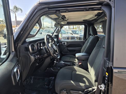 Used 2019 Chrysler 300 Limited RWD image 11