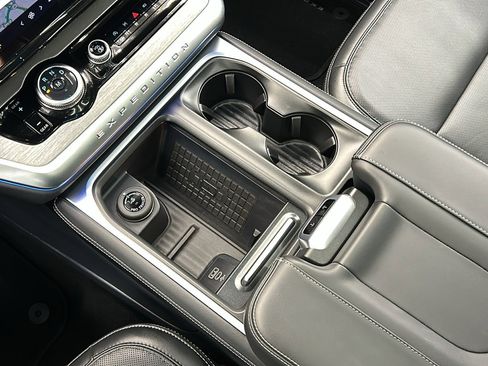 Used 2025 Ford Expedition Platinum w/ Driver's Package image 26