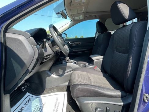 Used 2018 Nissan Rogue SV w/ Sun & Sound Touring Package AWD/4WD image 16
