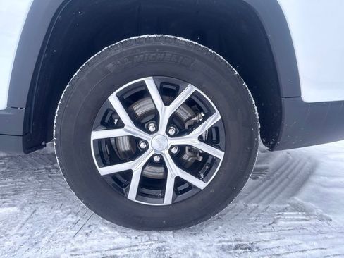 Used 2024 Jeep Grand Cherokee L Limited w/ Luxury Tech Group II image 29