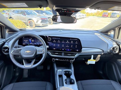 New 2026 Chevrolet Equinox EV LT image 12