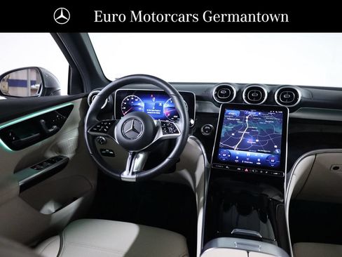 Used 2025 Mercedes-Benz GLC 300 4MATIC image 36