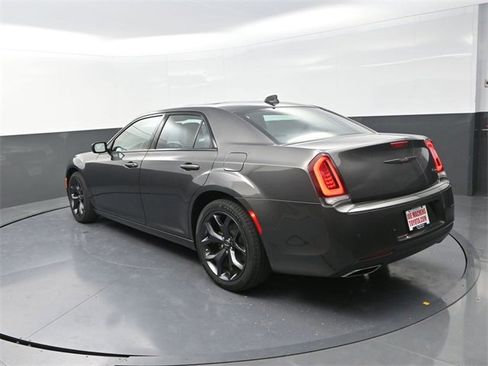 Used 2023 Chrysler 300 S image 5