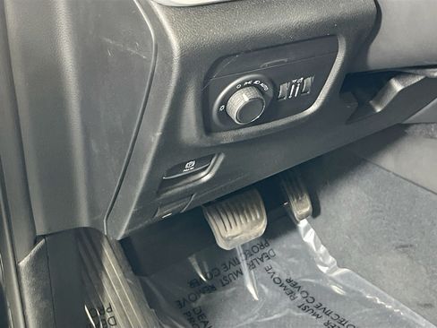 Used 2023 Jeep Grand Cherokee Altitude AWD/4WD image 10