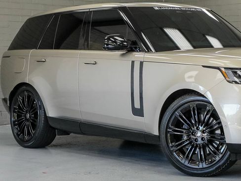 Used 2025 Land Rover Range Rover SE AWD/4WD image 8
