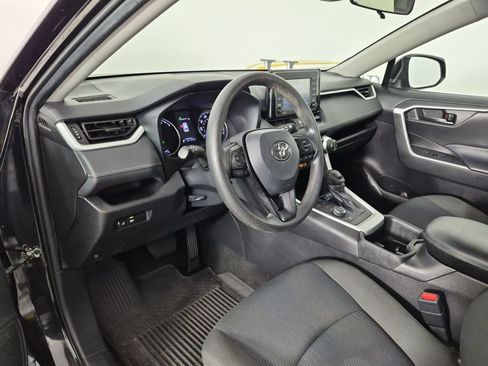 Used 2022 Toyota RAV4 LE AWD/4WD image 18