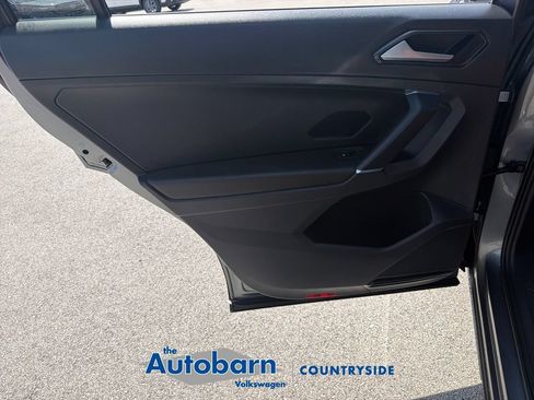 Used 2018 Volkswagen Tiguan SEL AWD/4WD image 22