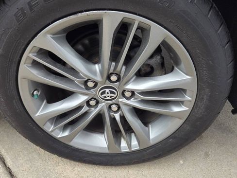 Used 2016 Toyota Camry SE w/ Moonroof Package FWD image 21