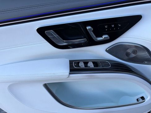 Used 2024 Mercedes-Benz Maybach EQS 680 4MATIC image 12